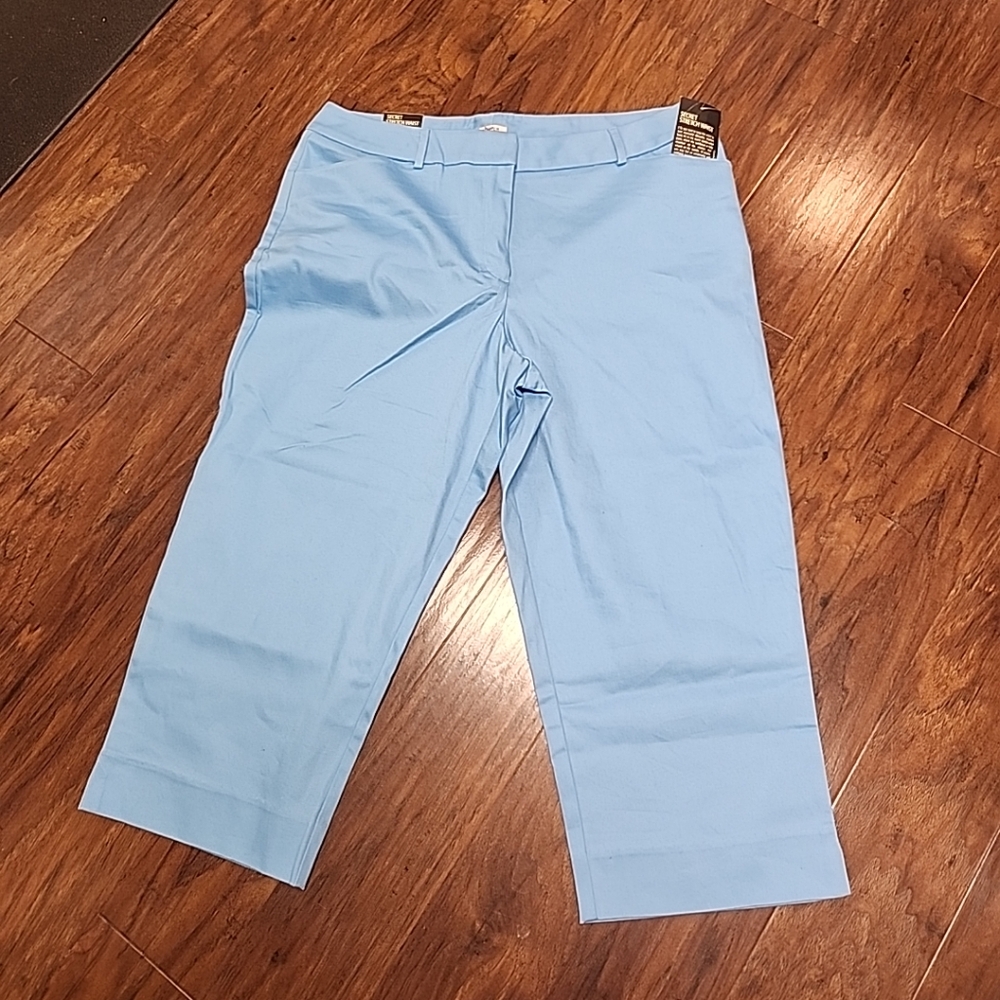 NWT St John's Bay Cropped Pants Womens Size 16 Island Blue Secret Stretch Waist